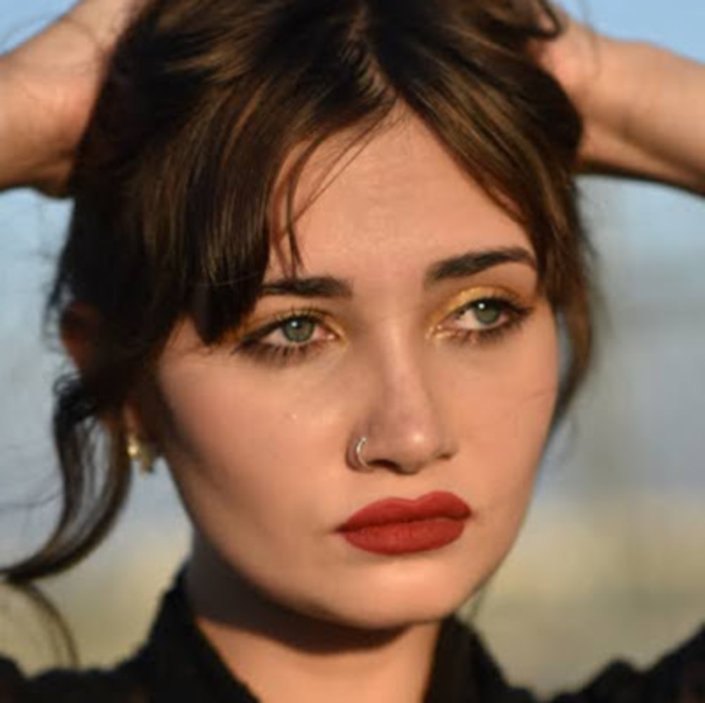 Meet your Posher, Kaya